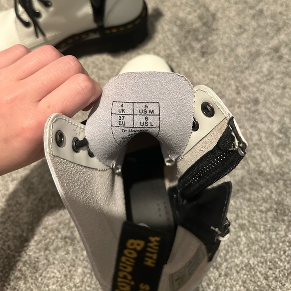 SSENSE Dr. Martens White Platform Boots Size 6 - Picture 6 of 6